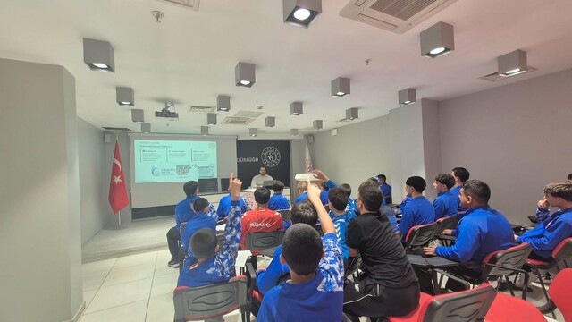 Kayseri'de güreşçilere 'Zihinsel Performans' Semineri