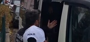 Kütahya'da dur ihtarına uymayan servis şoförü öğrencileri araçta bırakıp kaçtı