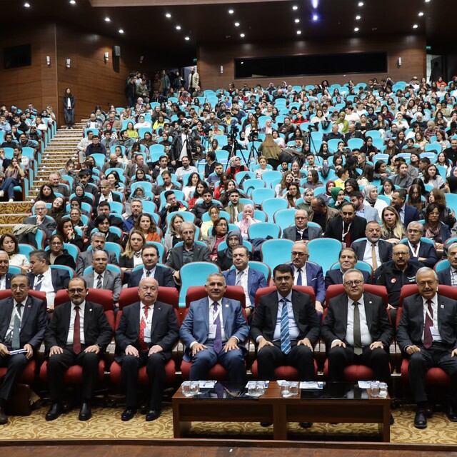 Uşak'ta Yeşil Mutabakat ve Sürdürülebilir Enerji Politikaları Çalıştayı baş...