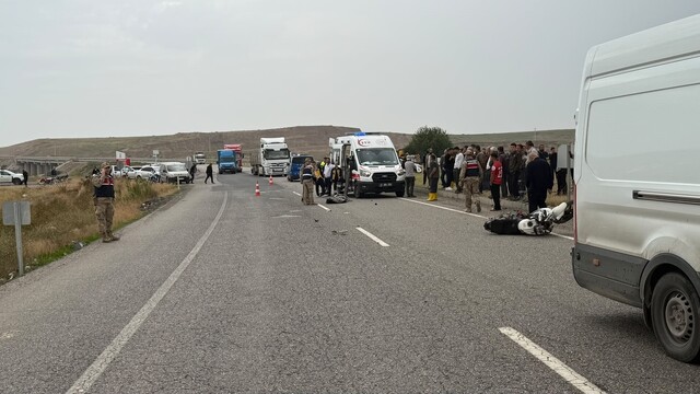 Diyarbakır'da minibüs ile motosiklet çarpıştı: 1 ölü