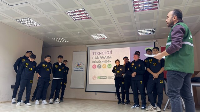 Bayburt'ta genç futbolculara bağımlılıkla mücadele eğitimi verildi
