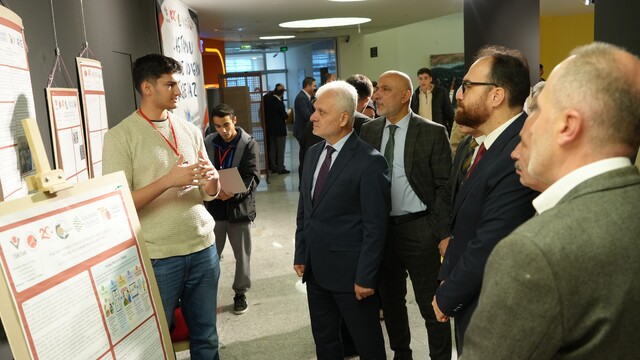Kastamonu'da öğrenci ve uzmanların projeleri 'Proje Pazarı'nda buluştu
Kastamonu Üniversitesi Rektör Yardımcısı Prof. Dr. Ömer Küçük:
"Öğrenci projelerinde Türkiye'deki 208 üniversite arasında ilk 10'da yer alan bir üniversiteyiz"