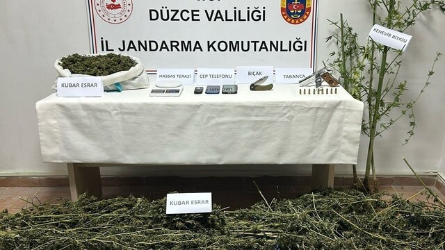 Düzce'de 7 kilo 100 gram esrar ele geçirilen operasyonda 2 zanlı yakalandı