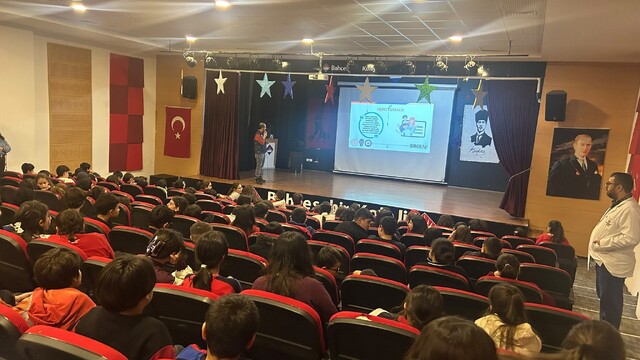Kars'ta öğrencilere güvenli internet ve siber zorbalık semineri