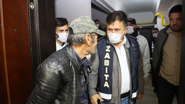 Manisa'da çöp evden 6 kamyon atık çıkarıldı