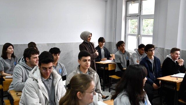 Gümüşhacıköy Kaymakamı Güneş, öğrencilerle buluştu