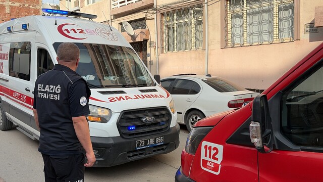 Ekipler seferber oldu, çilingir yardımıyla içeri girildi: Yaşlı kadının arka balkonda  oturduğu görüldü