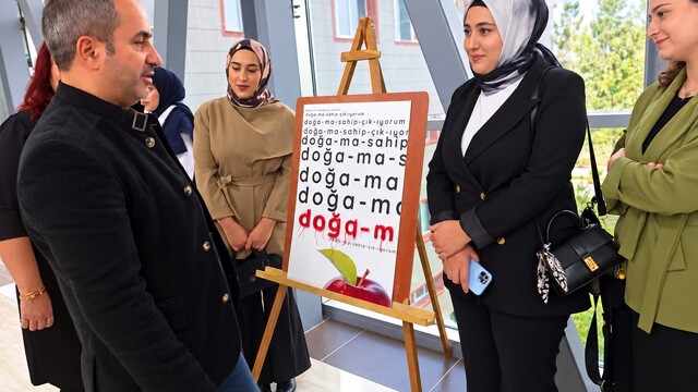 İletişim Fakültesi'nde "Sürdürülebilir yaşam için geri-dönüşüm" sergisi açıldı