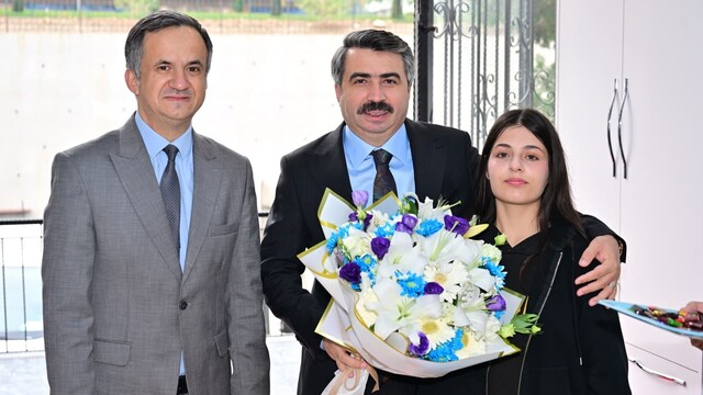 'Gençlerimiz geleceğimiz'
Başkan Oktay Yılmaz'dan gençlere yakın ilgi: Öğrencilerle hem sohbet etti hem spor yaptı