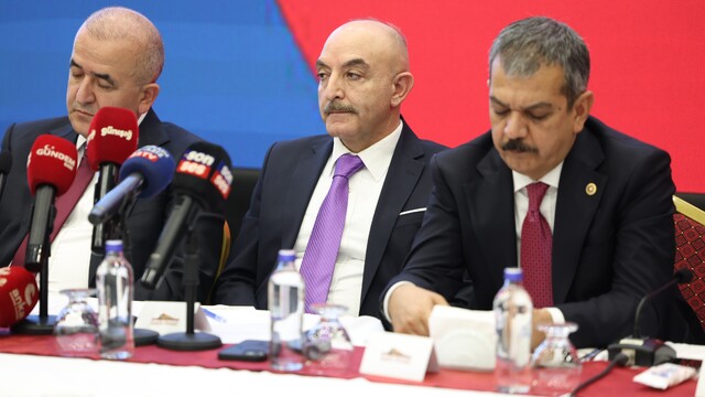 Cumhurbaşkanı Danışmanı Oğan: "Terörsüz Türkiye, PKK/KCK terör örgütünün silahsızlandırılması ve devletle, milletle siyasi olarak entegrasyonunu hedefler"
"Örgütün yöneticileri, eylem talimatı verenler bu yasadan faydalanamazlar"
"Bizim için esas olan terör vesayetinden ülkenin arındırılmasıdır"
