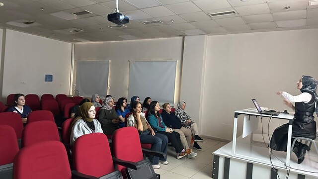 Kozluk Devlet Hastanesinde ebelere eğitim verildi