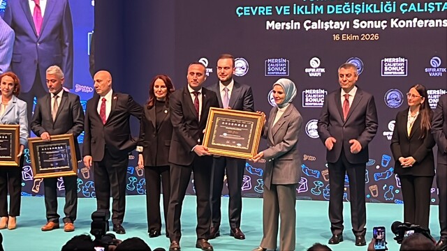 Bakan Göktaş: "Sıfır atığı aile politikası olarak görüyoruz"
Aile ve Sosyal Hizmetler Bakanı Mahinur Özdemir Göktaş, Sıfır Atık Vakfı tarafından Türkiye Sıfır Atık, Çevre ve İklim Değişikliği Çalıştayları, 'Mersin Çalıştayı Sonuç Konferansı'na katıldı
"1 milyon kadına ulaşılması hedefleniyor"
"İklim krizi aynı zamanda çocuk hakları krizidir"