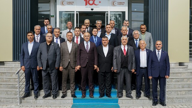 Muhtarlar Dayanışma Derneğinden Başkan Er'e hizmet teşekkürü