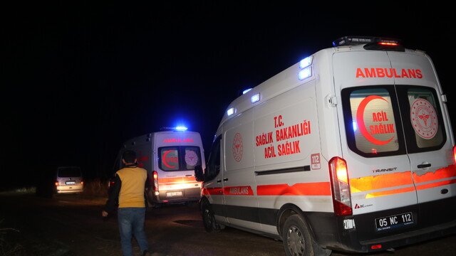 Taşova'da şarampole devrilen otomobildeki 3 kişi yaralandı