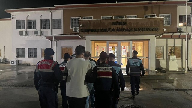 Didim'de otelde 14 düzensiz göçmen yakalandı