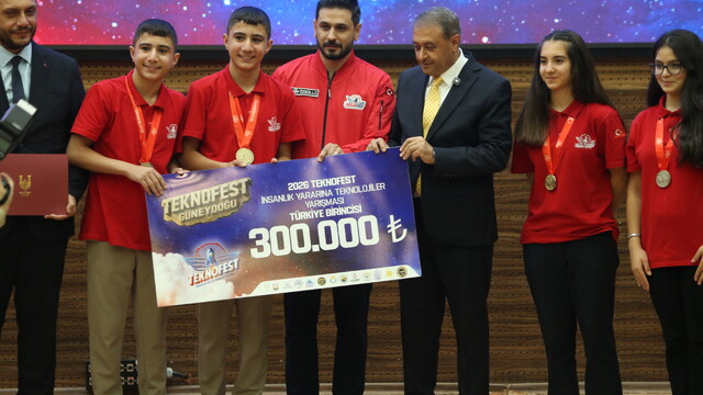 Şanlıurfa'da TEKNOFEST Güneydoğu'da finale yükselen takımlar ödüllendirildi