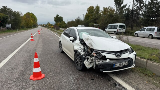 Kastamonu'da otomobilin çarptığı traktörün sürücüsü yaralandı