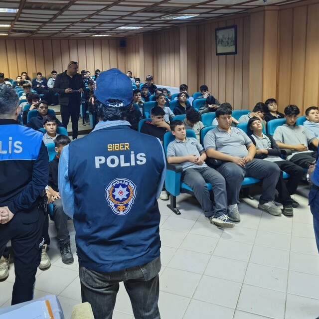 Ödemiş'te öğrencilere güvenli internet eğitimi verildi