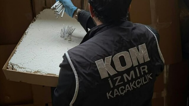 İzmir'de 2 milyon 160 bin kaçak makaron ele geçirildi