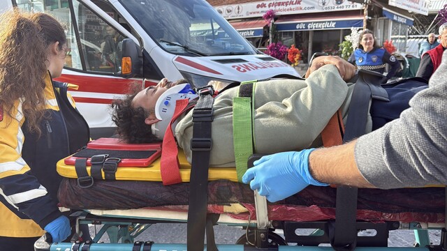 Menteşe'de otomobil ile motosiklet çarpıştı: 1 yaralı