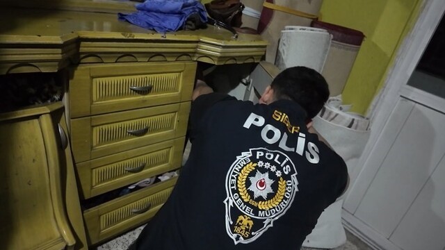 Mersin'deki yasa dışı bahis ve dolandırıcılık operasyonunda 33 şüpheli tutuklandı
