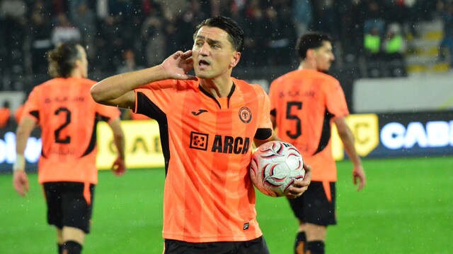 Trendyol Süper Lig: Çorum FK: 1 - Çaykur Rizespor: 1 (İlk yarı)