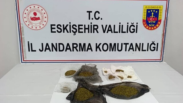 Şüpheli araçta yapılan aramada 174 gram bonzai ele geçirildi
