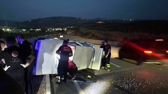 Siirt'te otomobil yan yattı: 2 yaralı