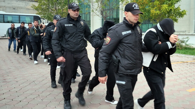 Kırıkkale merkezli yasa dışı bahis operasyonunda yakalanan şüpheliler adliyede