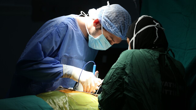 Nadir görülen omurilik tümöründen ameliyatla kurtuldu, yeniden yürümeye başladı