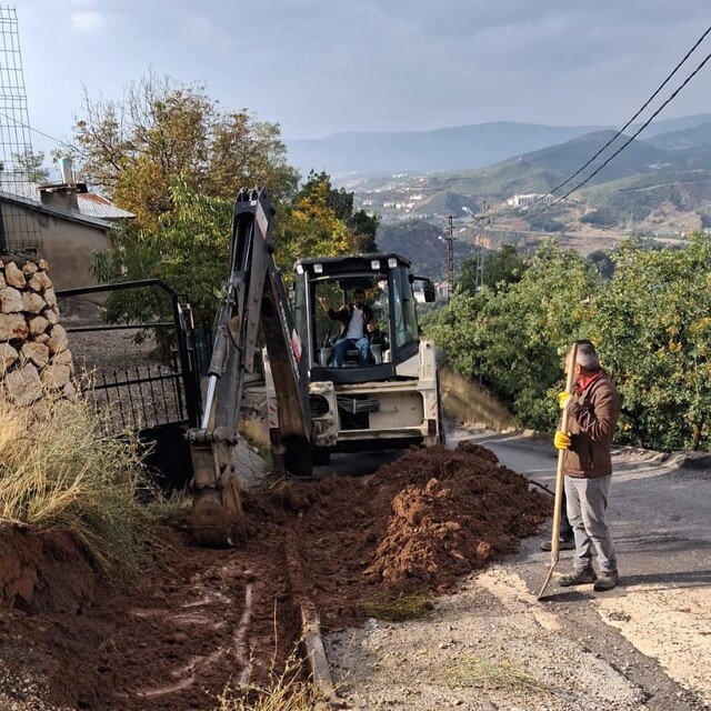 Tunceli'de sağanağın yol açtığı aksaklıklara belediye ekiplerince müdahale...