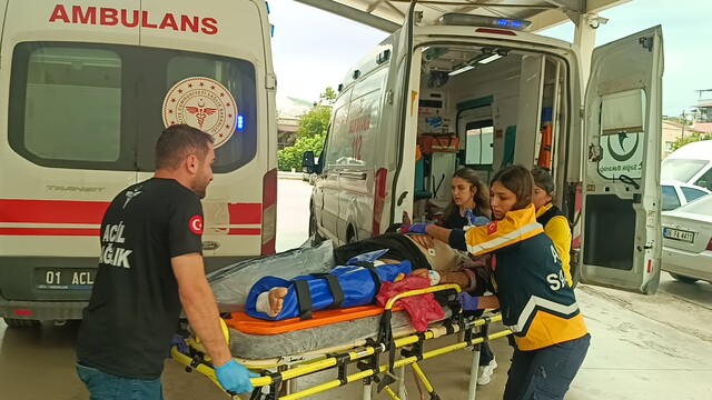 Adana'da 2 otomobilin çarpışması sonucu 3 kişi yaralandı
