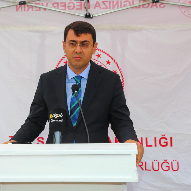 Uşak'ta hayırsever kardeşlerin yaptırdığı aile sağlığı merkezi açıldı