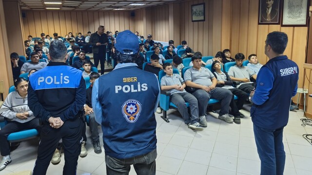 Ödemiş'te öğrencilere güvenli internet eğitimi verildi
