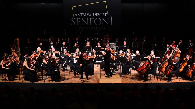 Antalya'da İlyas Mirzayev'in 2. Keman Konçertosu'nun dünya prömiyeri yapıldı