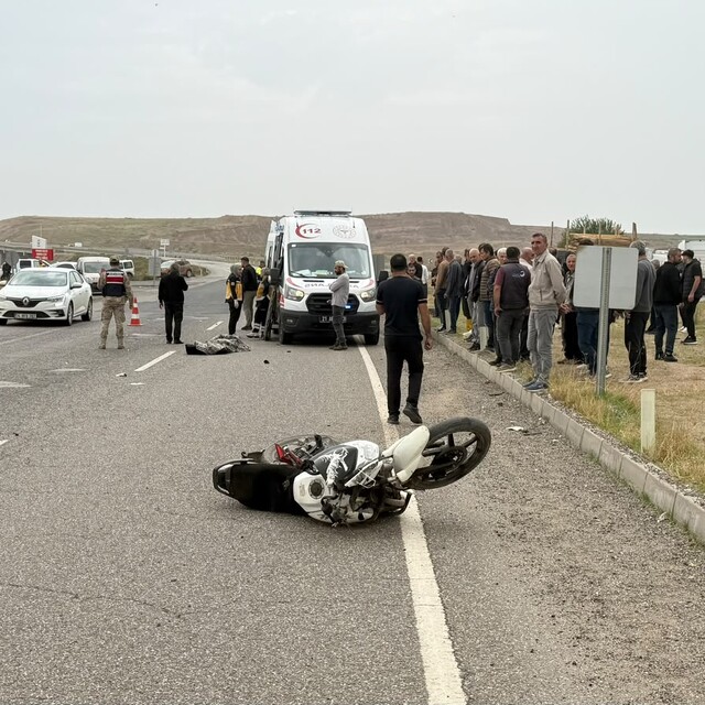 Bismil'de minibüsle çarpışan motosikletin sürücüsü 14 yaşındaki Enes, hayat...