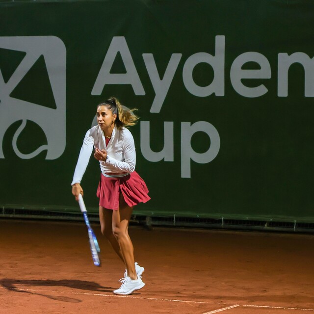 Milli tenisçi Çağla Büyükakçay'dan Aydem Cup'ta gösteri maçı