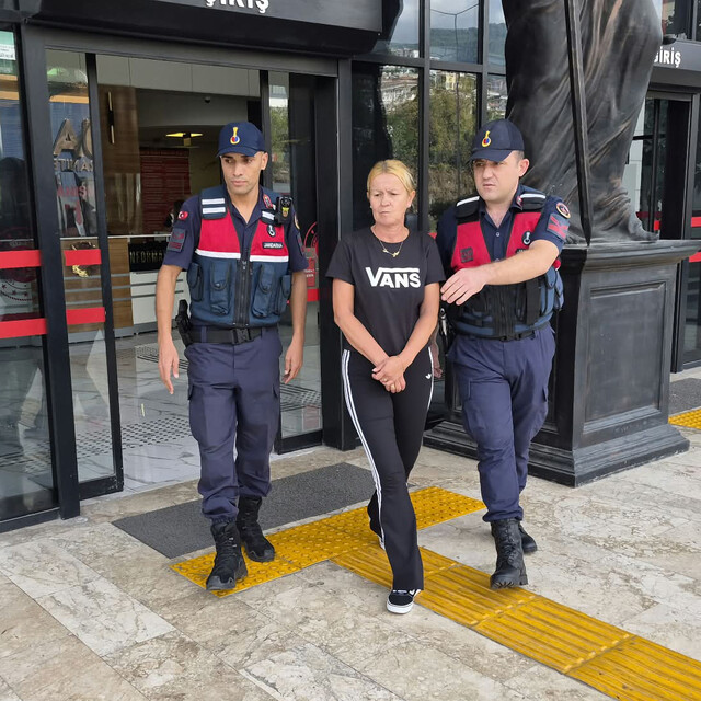 Otelin merdivenlerinden düşen Polonyalı turist öldü, eşi tutuklandı