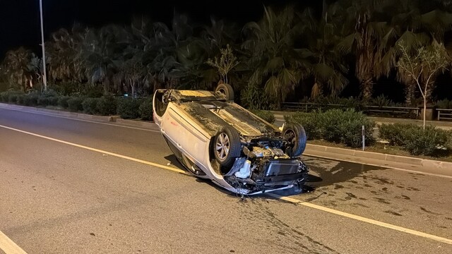 Alanya'da otomobil takla attı: 2 yaralı