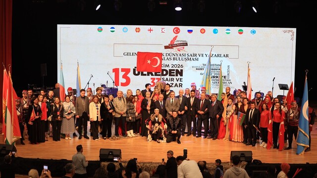 13 ülkeden 33 şairle Talas'ta şiir şöleni
Türk Edebiyat Vakfı Yönetim Kurulu Başkanı Serhat Kabaklı:
"Milletlerin birlikteliğinin çözümü edebiyattır"