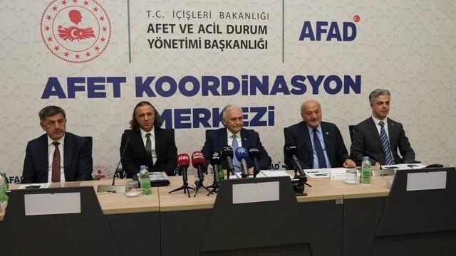 Binali Yıldırım, Erzincan'ın geleceğine yönelik projelerde iş birliğinin önemini vurguladı