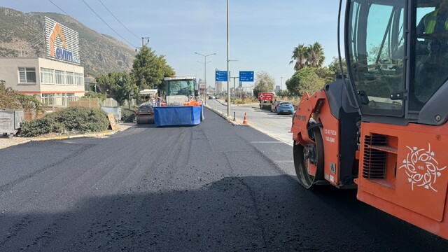 Aydın'ın 17 ilçesinde yol çalışmaları eş zamanlı sürüyor