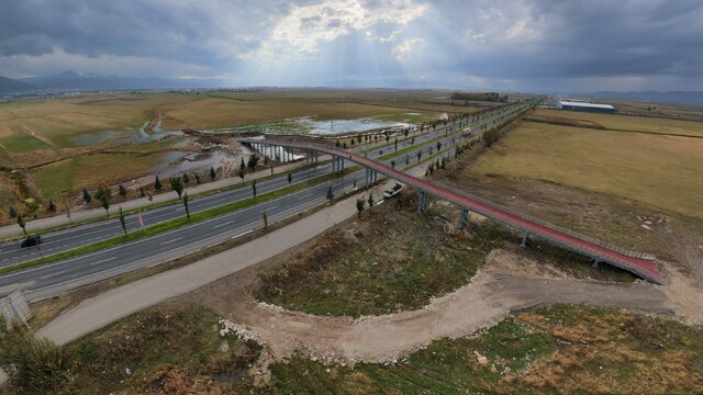 Erzurum'da hayvanların güvenli geçişi için yapılan ekolojik köprü tamamlandı