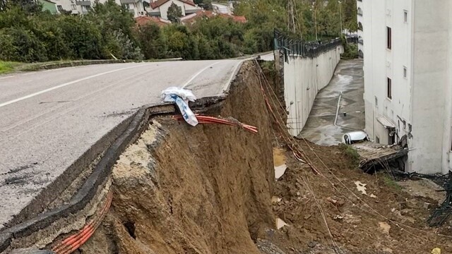 Gölcük'te 65 kişinin yaşadığı bina tahliye edildi