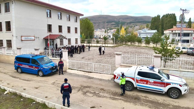 Jandarmadan Gökçedere'de okul denetimi