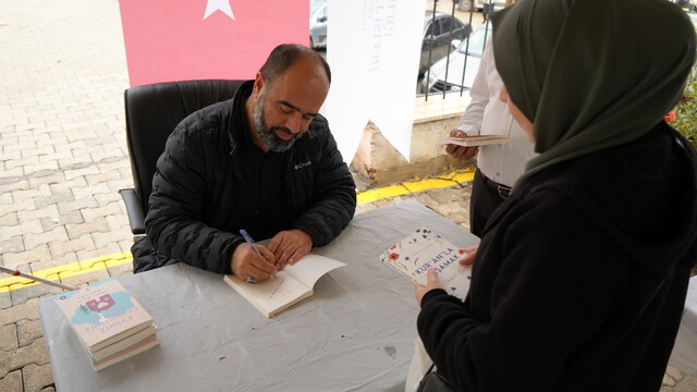 Derecik'te kitap fuarı başladı