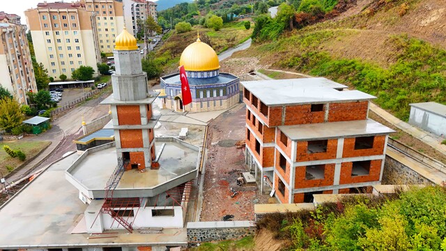 Karamürsel'de Aksa Camii için malzeme desteği