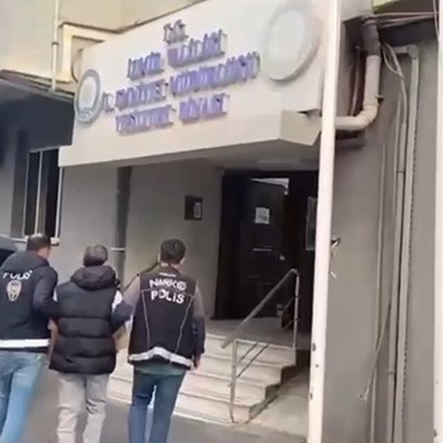 İzmir merkezli yasa dışı bahis operasyonunda 27 şüpheli tutuklandı