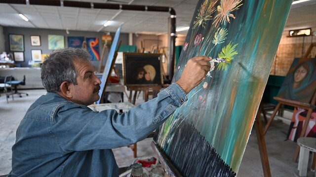 Tarsus'ta esnaf vitrinleri sanat galerisine dönüştü