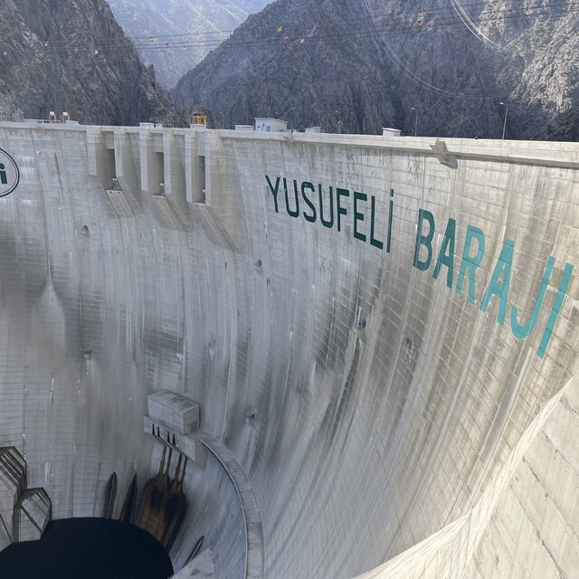 Yusufeli Barajı'nın yapımının önüne muhalefetin kurduğu baraj, ülkeyi yakla...